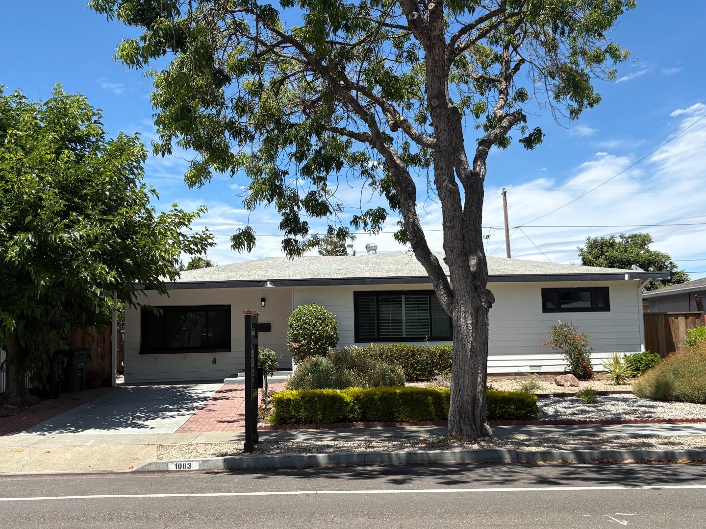 1083 Heatherstone Avenue