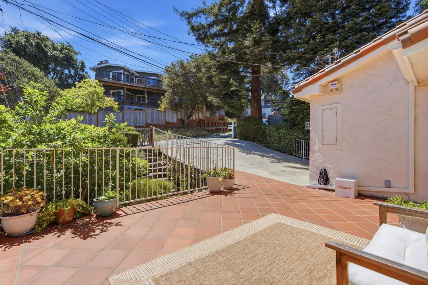 1580 Winding Way