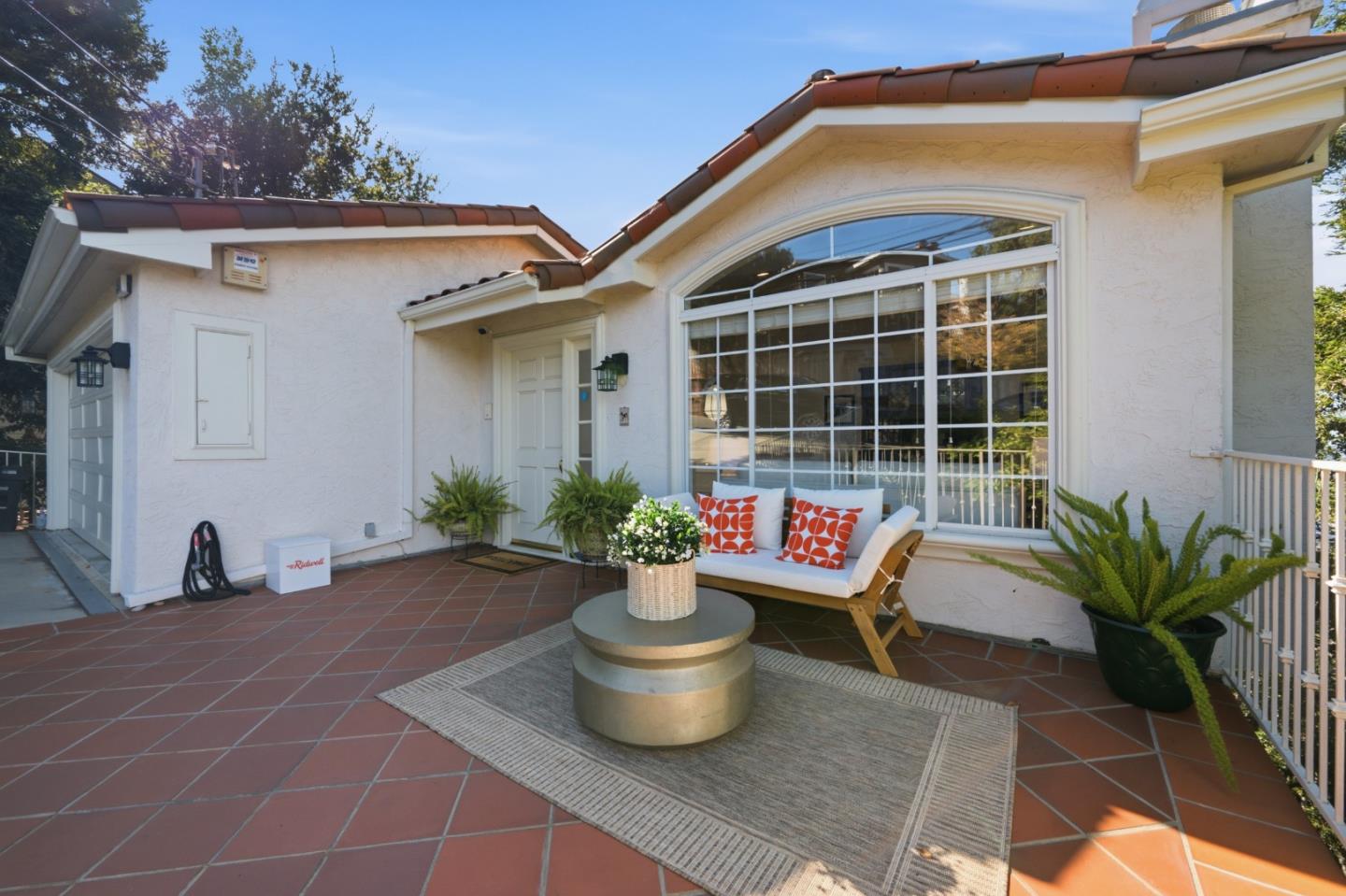 1580 Winding Way