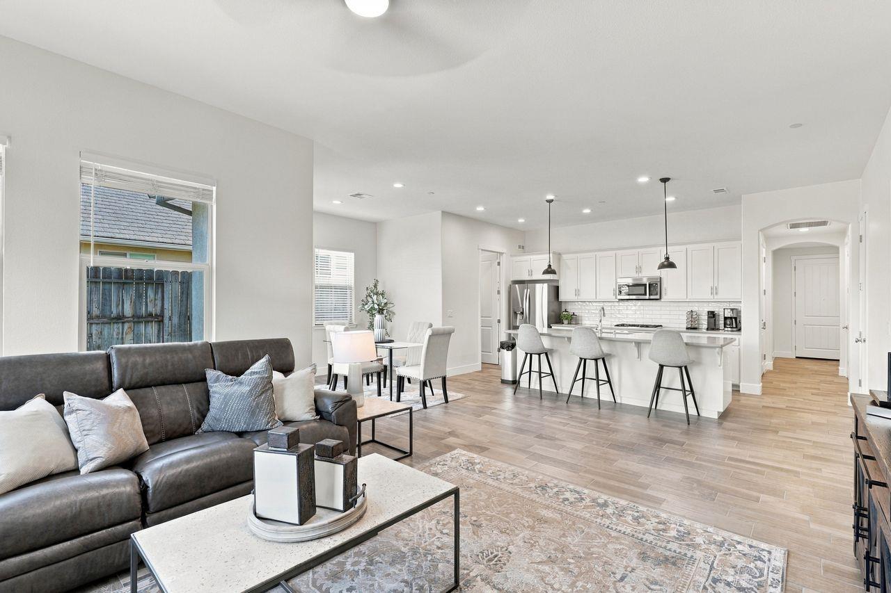 1612 Goldenstar Court