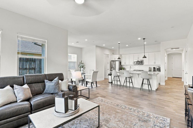 1612 Goldenstar Court