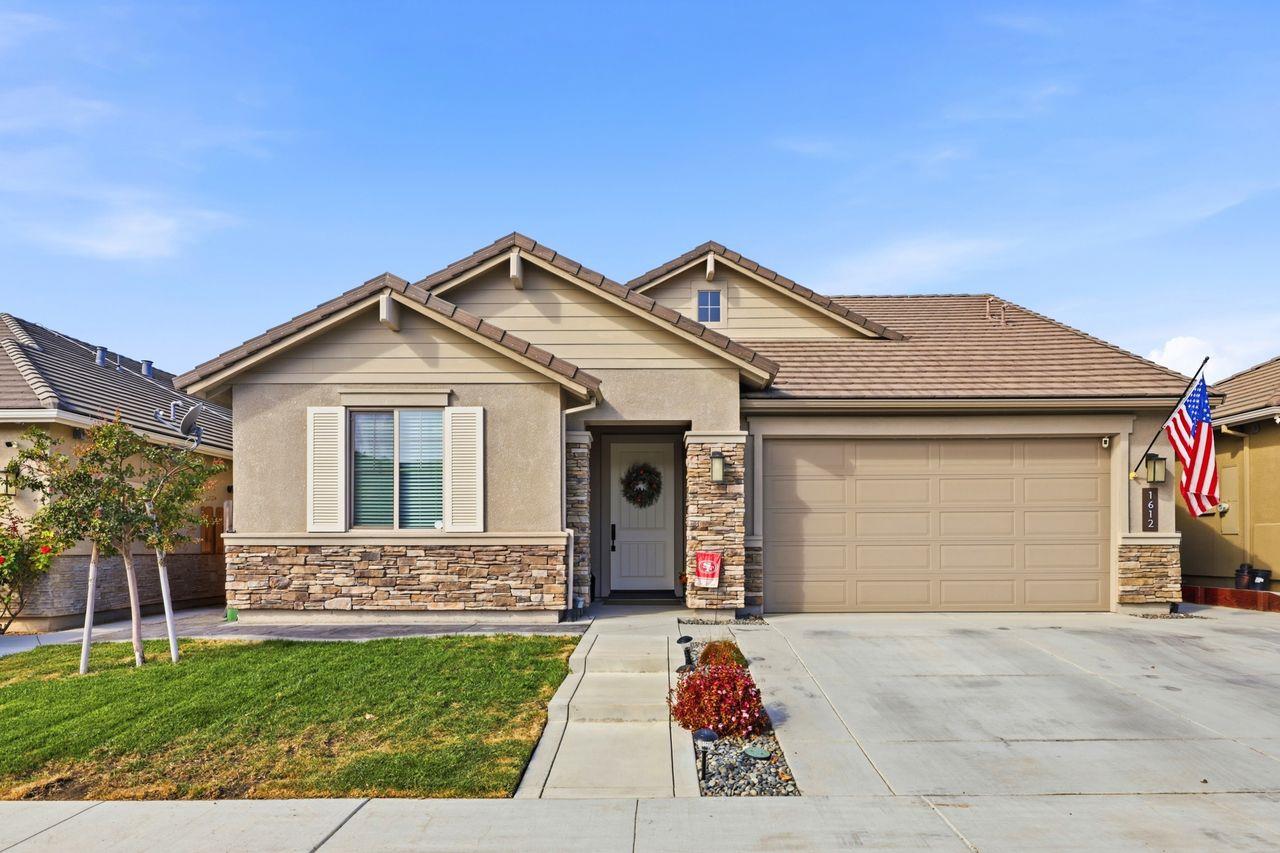 1612 Goldenstar Court