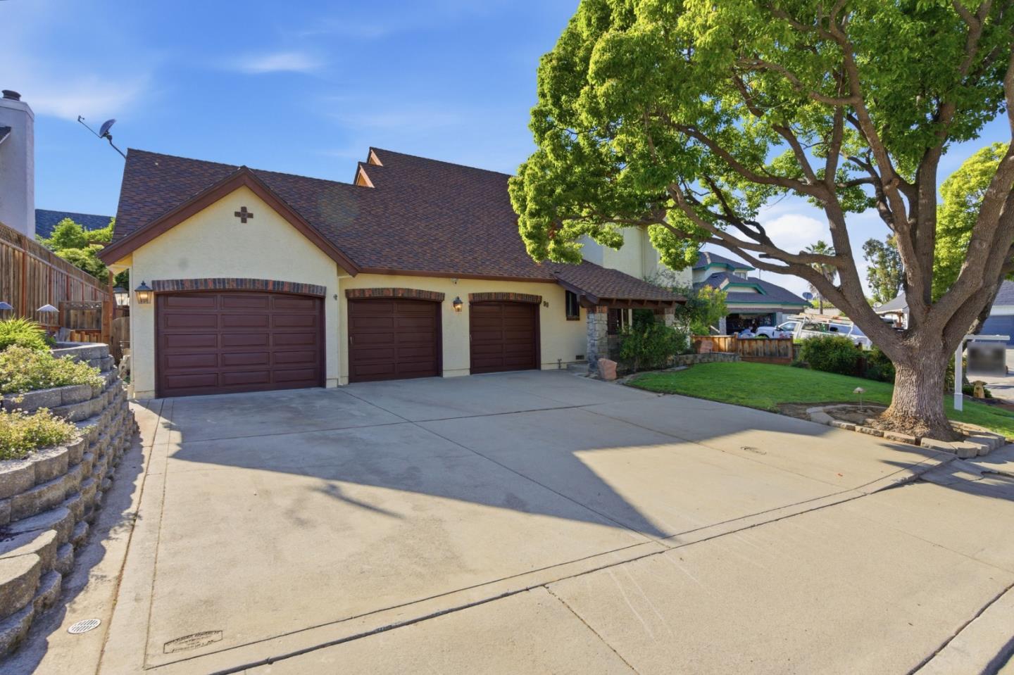 90 Lang Court