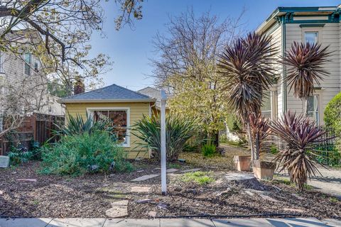 Photo of 655 S 12th Street, SAN JOSE, CA 95112 (MLS # ML82029213)