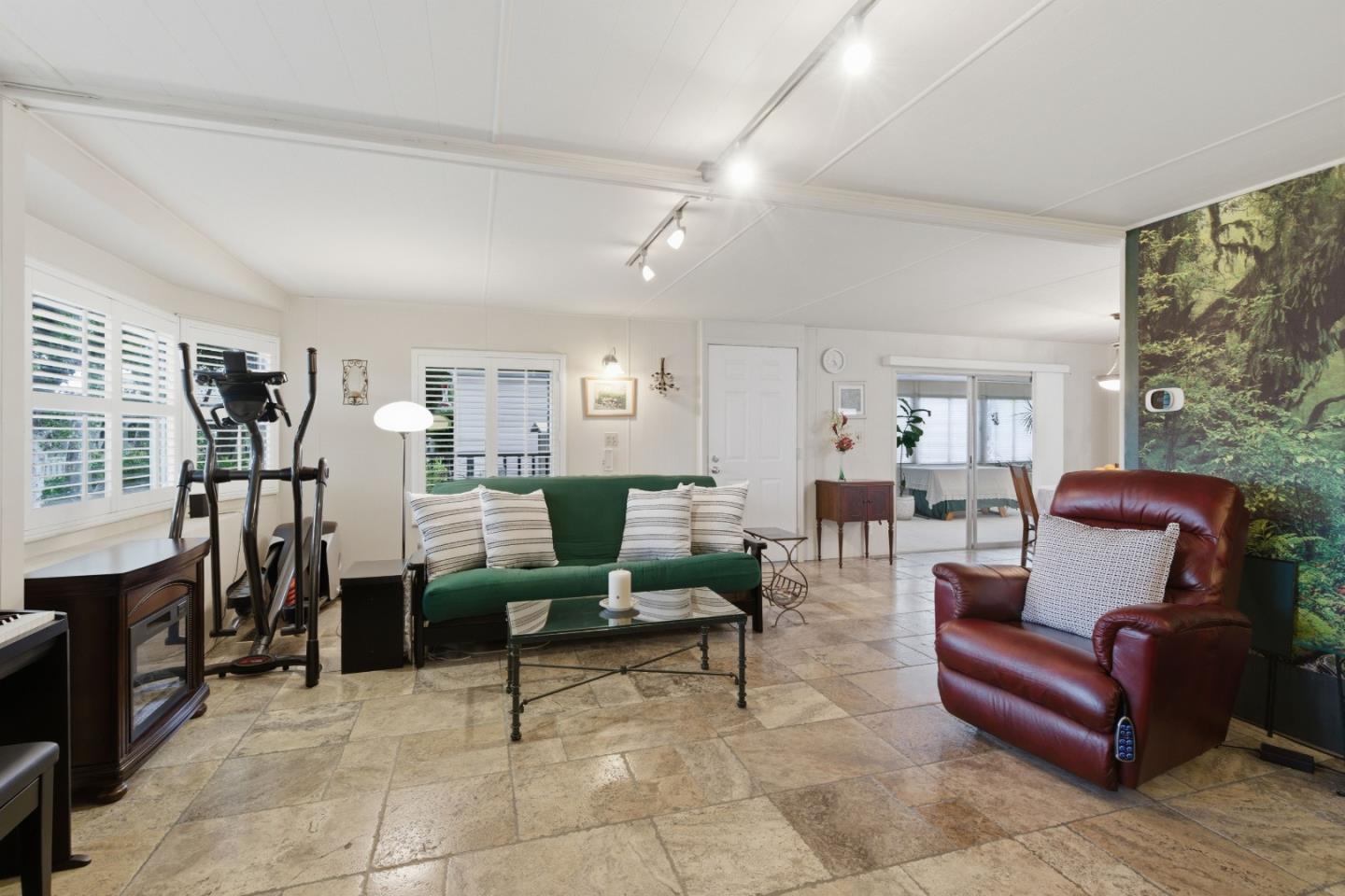 65 Palomar Real