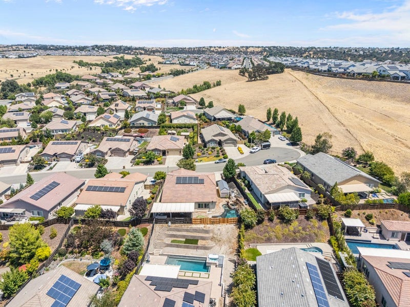 806 Fairywren Court