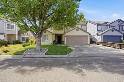 Photo of 3227 dewey Ave, FRESNO, CA 93722 (MLS # ML82041873)