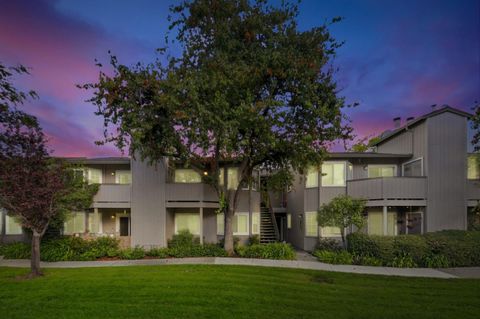 Photo of 3461 Wine Cask Way, SAN JOSE, CA 95124 (MLS # ML82025088)