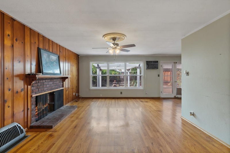 132 Decker Way