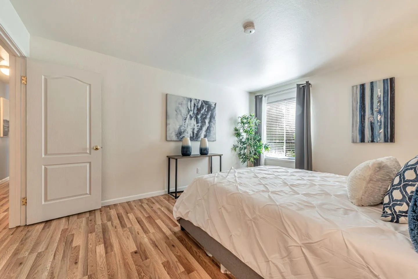 Santa Clara, California 95051, United States, 2 Bedrooms Bedrooms, ,2 BathroomsBathrooms,Residential,Contingent,194877