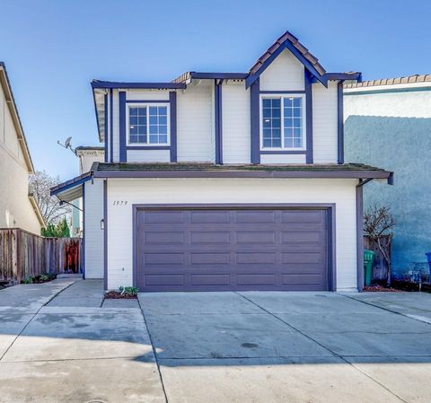 Photo of 1979 Linden Lane, MILPITAS, CA 95035 (MLS # ML82030730)
