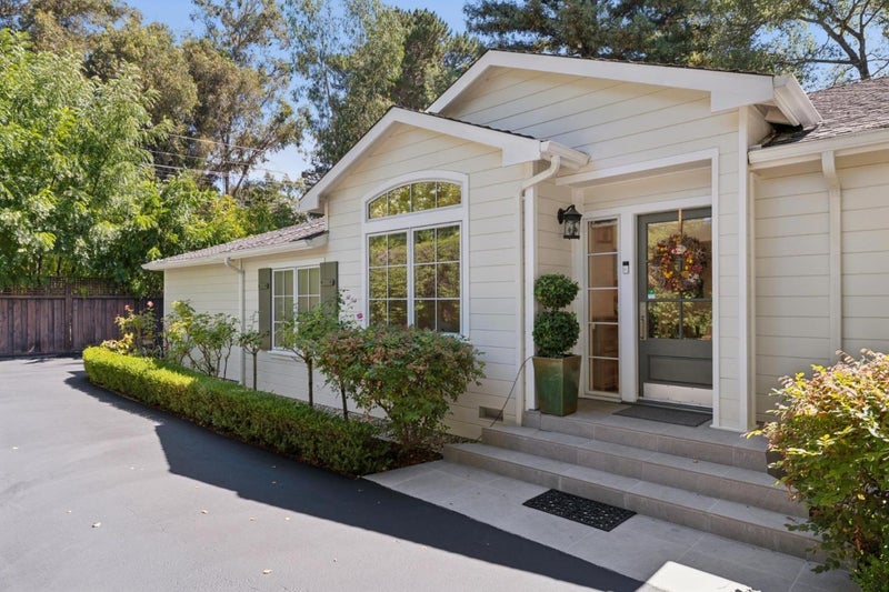 61 Lloyden Drive