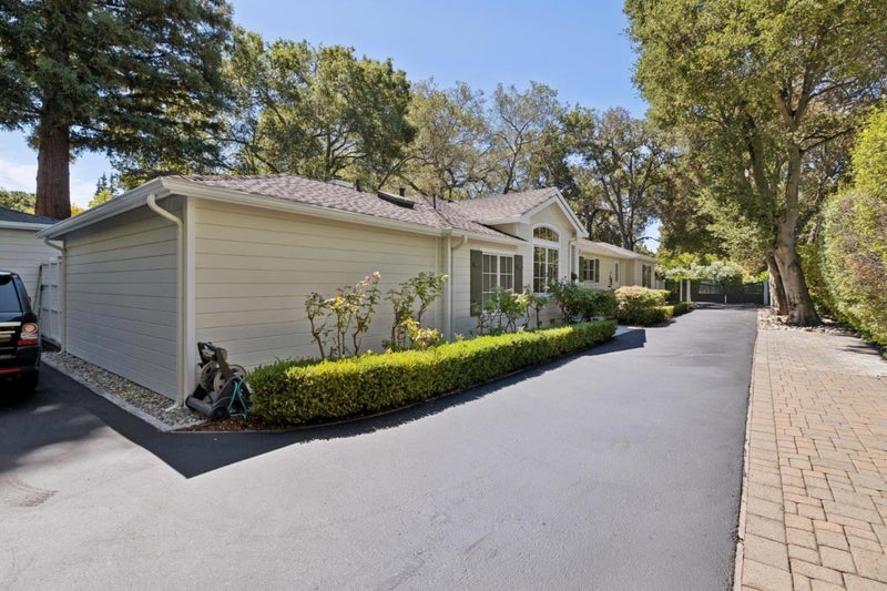 61 Lloyden Drive