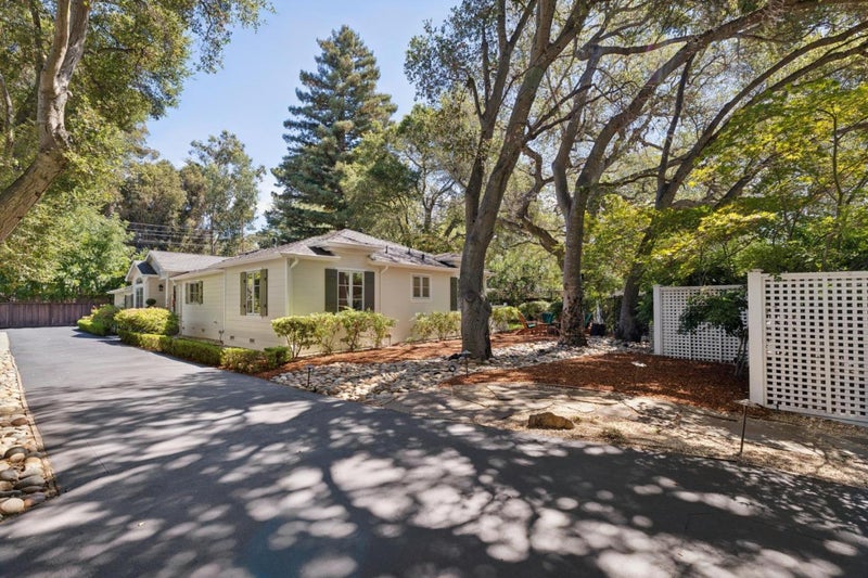 61 Lloyden Drive