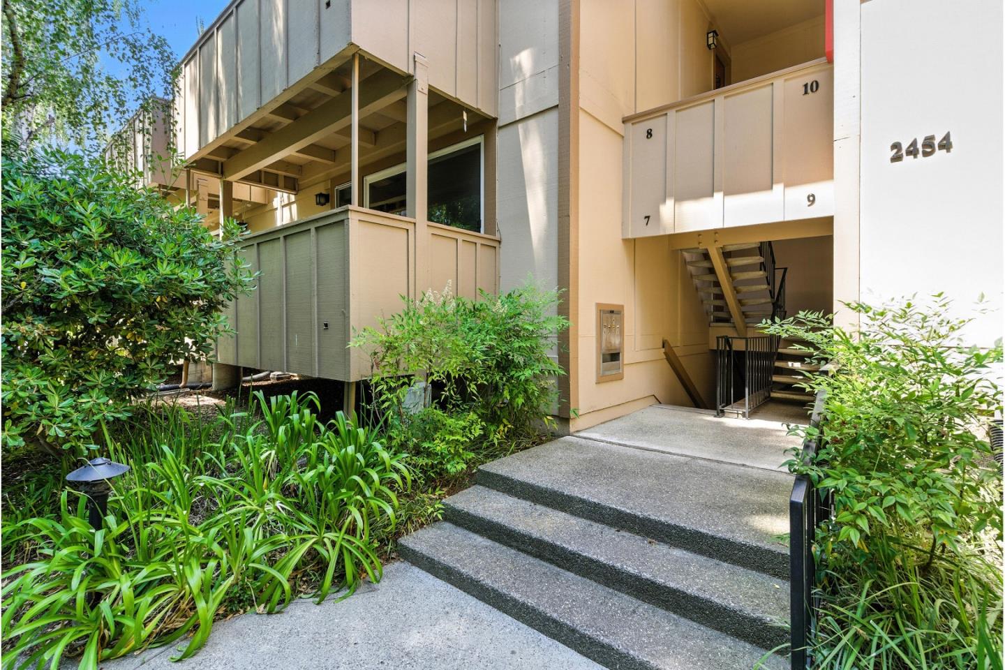 2454 West Bayshore Road 7