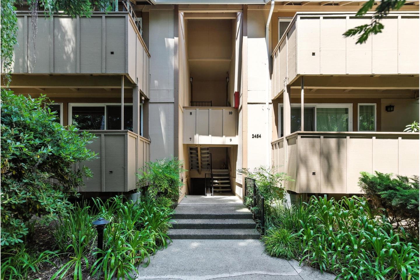 2454 West Bayshore Road 7