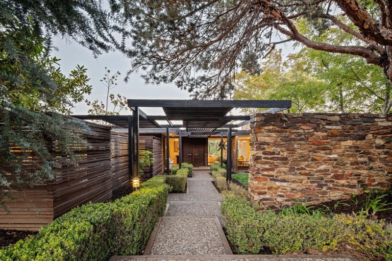 160 Crest Road
