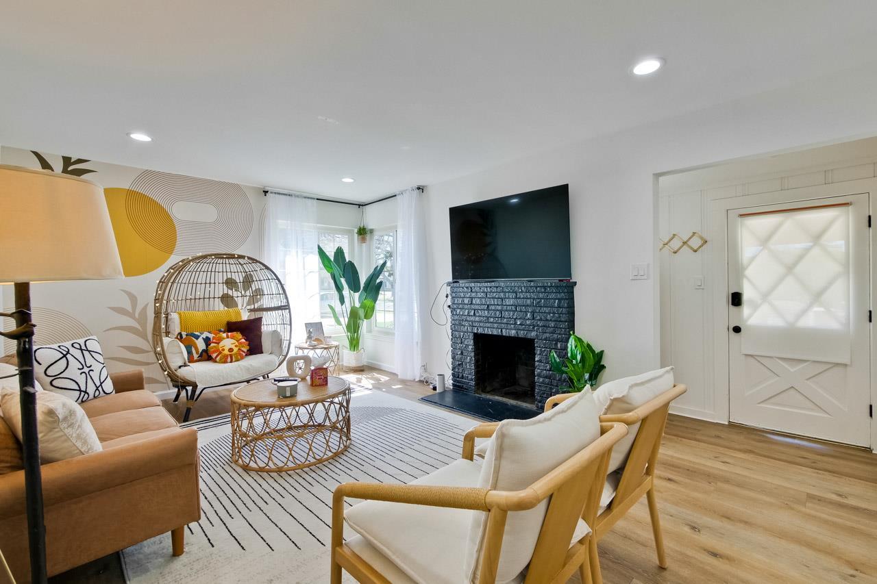 732 North Redwood Avenue