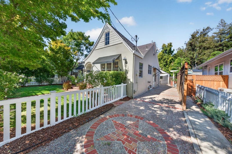105 Loma Alta Avenue