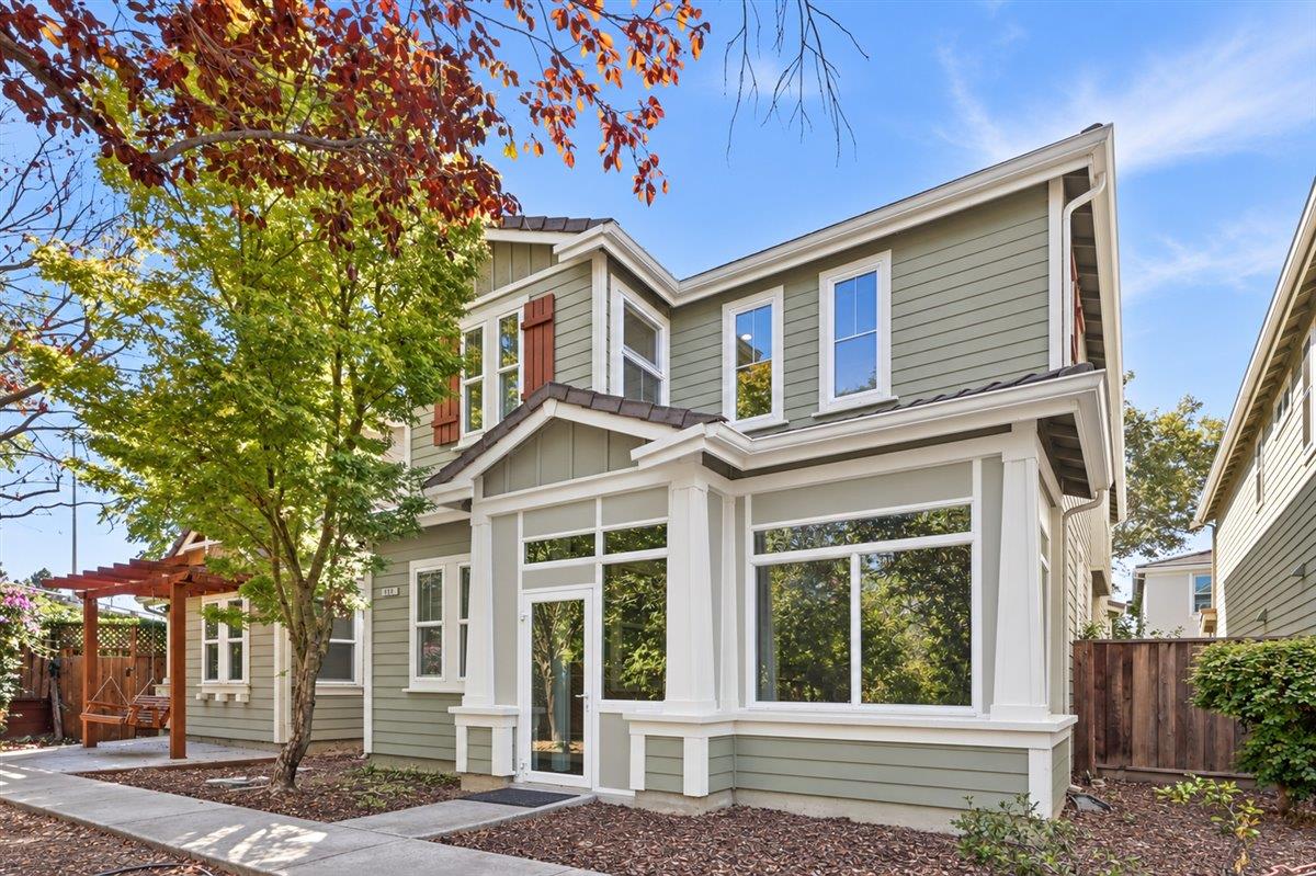 642 Woodland Terrace