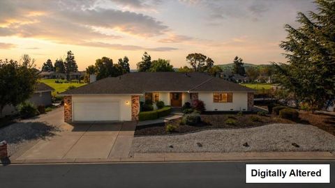 Photo of 860 S Ridgemark Drive, HOLLISTER, CA 95023 (MLS # ML82046706)