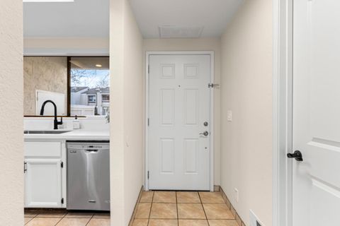 Tiny photo for 260 W Dunne Avenue #20, MORGAN HILL, CA 95037 (MLS # ML82028572)