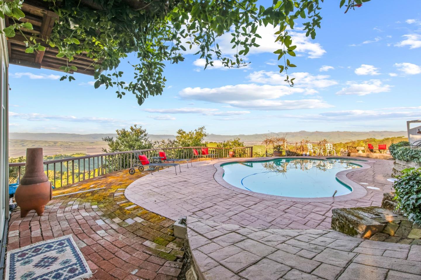 440 Hillside Road