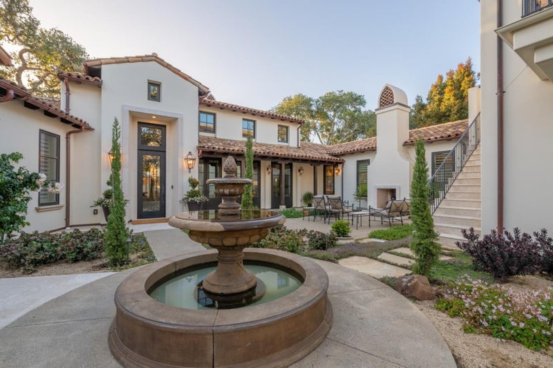 1041 Rodeo Road