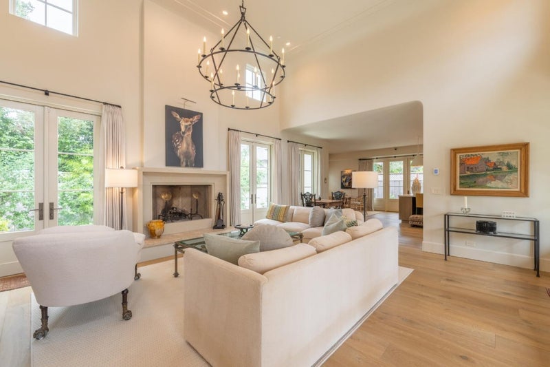 1041 Rodeo Road