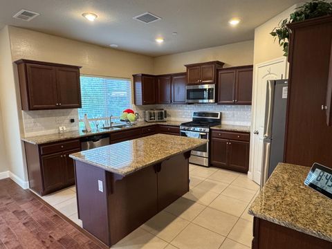 Tiny photo for 3329 N Shelly Avenue, FRESNO, CA 93727 (MLS # ML82023127)