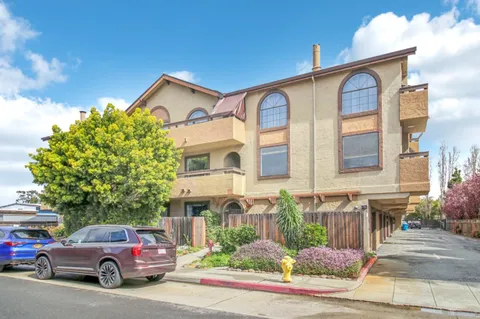 711 S Bayshore Boulevard Unit 23, San Mateo, CA 94401 - #: ML82000539