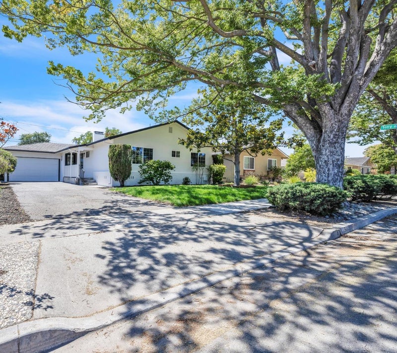 1924 Rosswood Drive