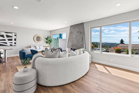 Tiny photo for 61 Thousand Oaks Street, OAKLAND, CA 94605 (MLS # ML82060489)