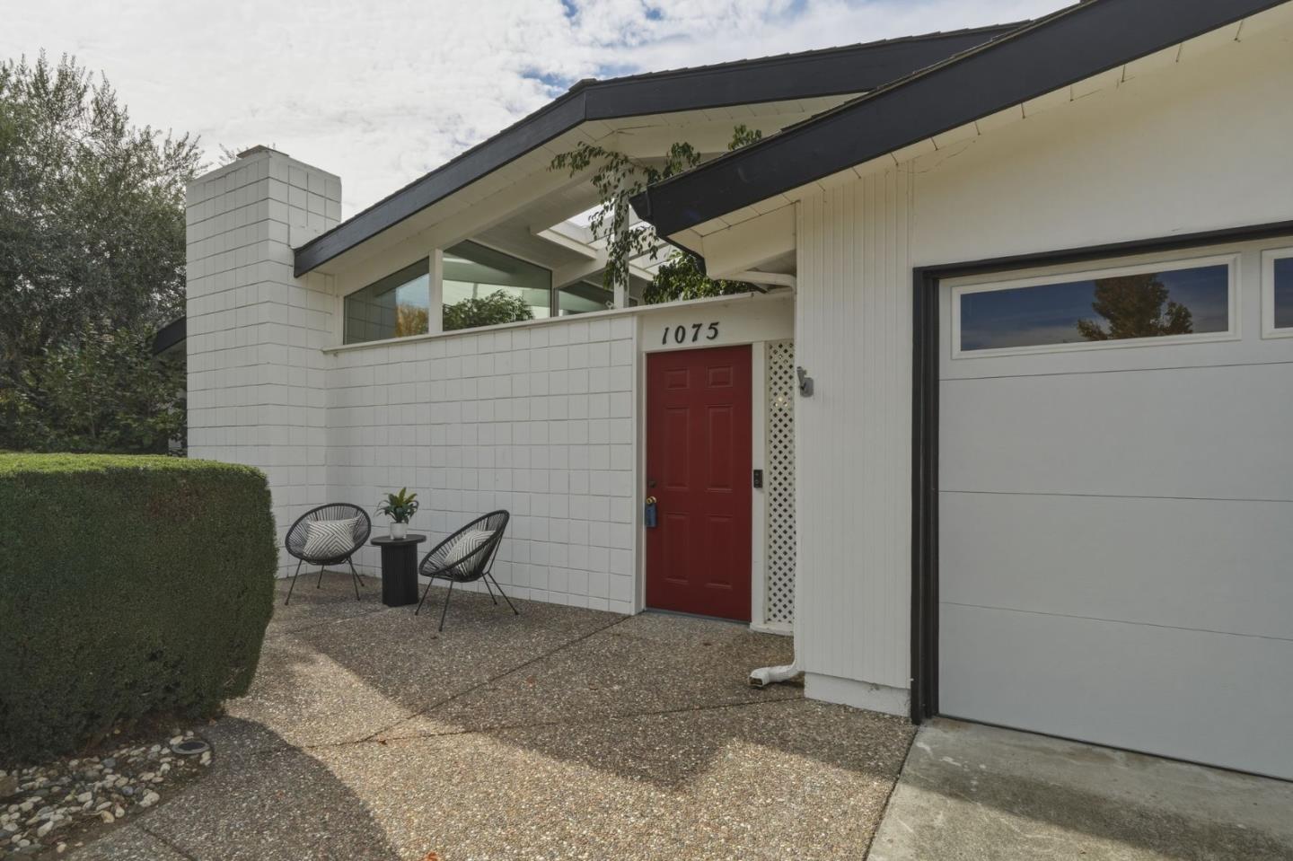1075 Rembrandt Drive