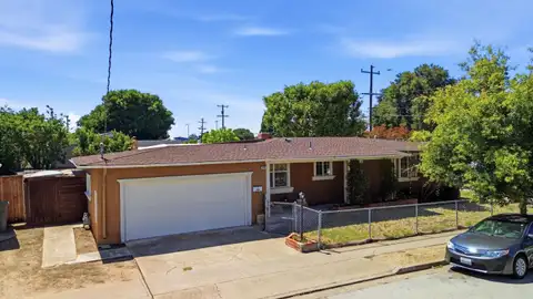 2495 Gloria Way, East Palo Alto, CA 94303 - #: ML82053517