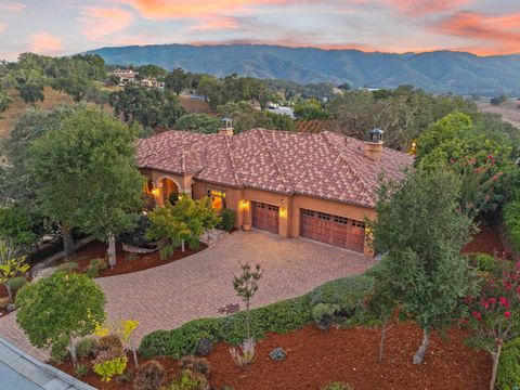 Photo of 2302 Hoya Lane, GILROY, CA 95020 (MLS # ML82021796)