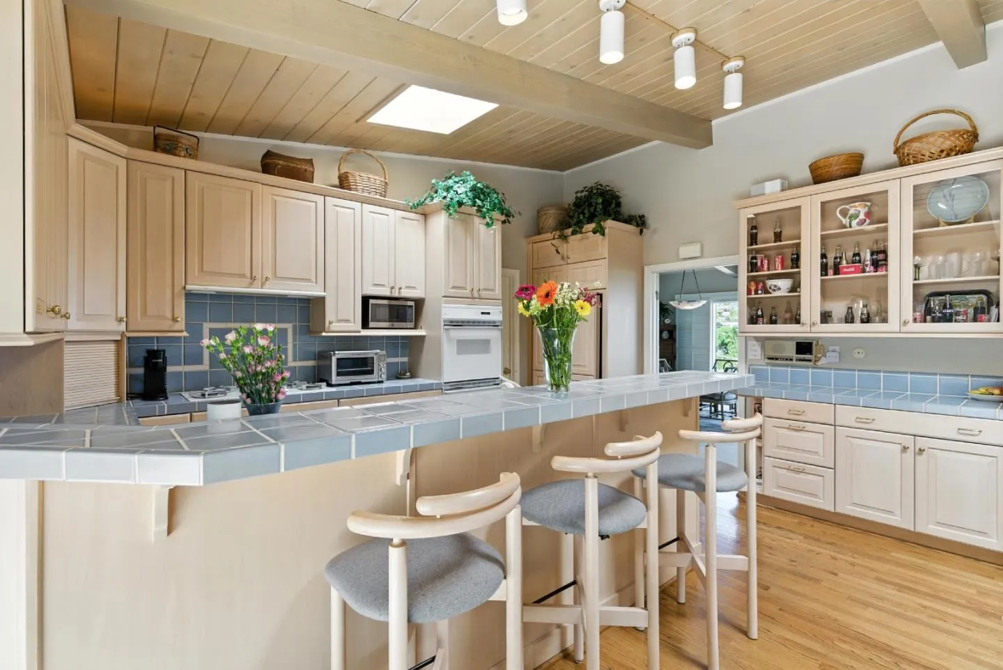 San Carlos, California 94070, United States, 4 Bedrooms Bedrooms, ,4 BathroomsBathrooms,Residential,Active,177594