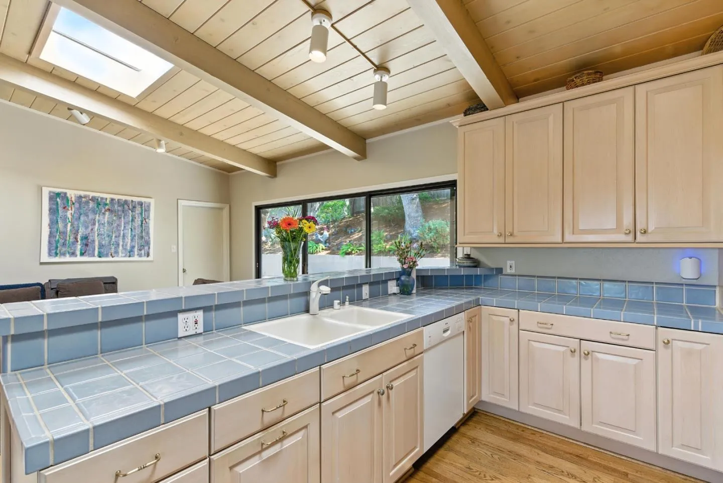 San Carlos, California 94070, United States, 4 Bedrooms Bedrooms, ,4 BathroomsBathrooms,Residential,Active,177594