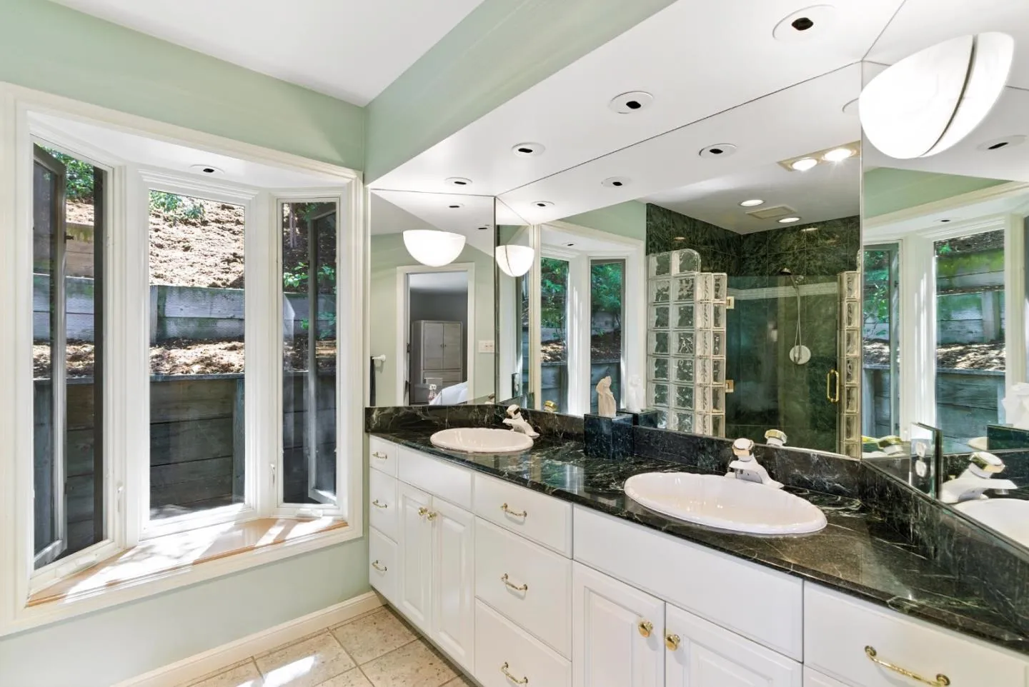 San Carlos, California 94070, United States, 4 Bedrooms Bedrooms, ,4 BathroomsBathrooms,Residential,Active,177594