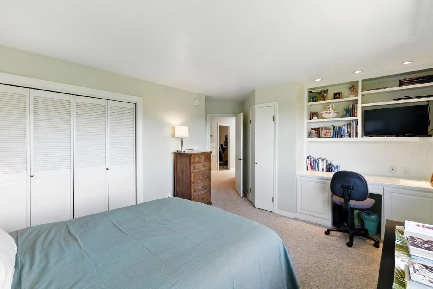 San Carlos, California 94070, United States, 4 Bedrooms Bedrooms, ,4 BathroomsBathrooms,Residential,Active,177594