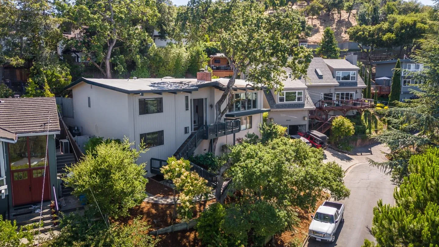 San Carlos, California 94070, United States, 4 Bedrooms Bedrooms, ,4 BathroomsBathrooms,Residential,Active,177594