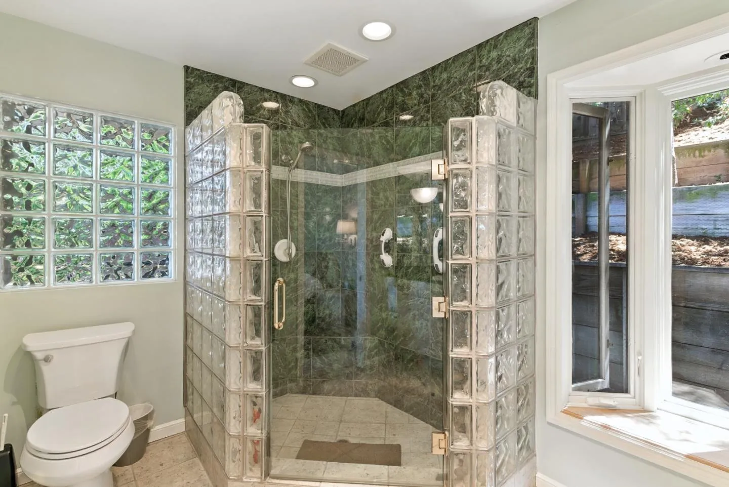 San Carlos, California 94070, United States, 4 Bedrooms Bedrooms, ,4 BathroomsBathrooms,Residential,Active,177594