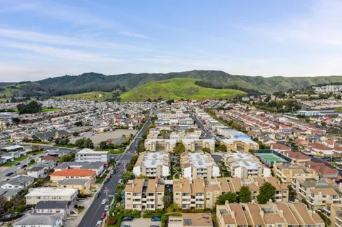 250 Willow Avenue Unit 423, South San Francisco, CA 94080 - MLS#: ML82002050