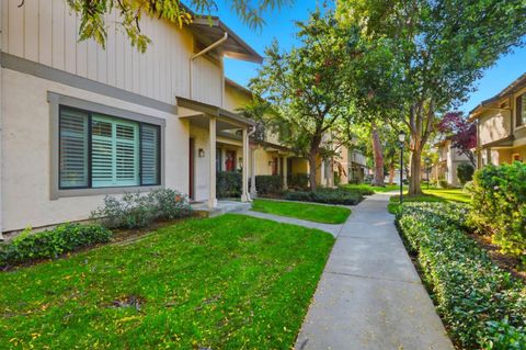 Photo of 4925 Flat Rock Circle, SAN JOSE, CA 95136 (MLS # ML82025129)