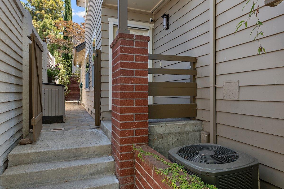 2131 Avy Avenue