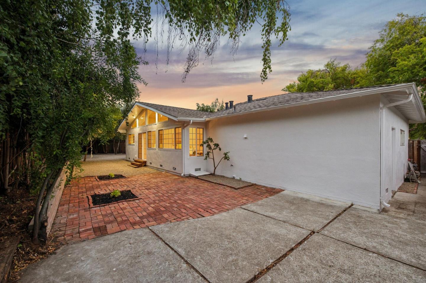 852 Ross Court