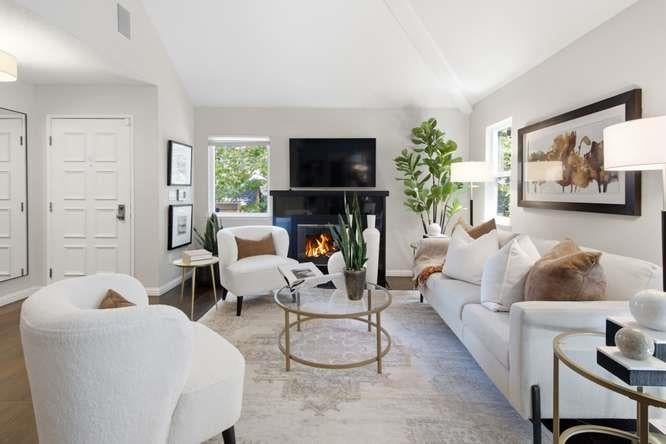 2049 Foxhall Loop