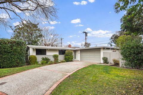 Photo of 3866 Coroina Way, PALO ALTO, CA 94303 (MLS # ML82032906)