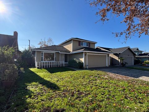 Photo of 244 Beegum Way, SAN JOSE, CA 95123 (MLS # ML82031051)