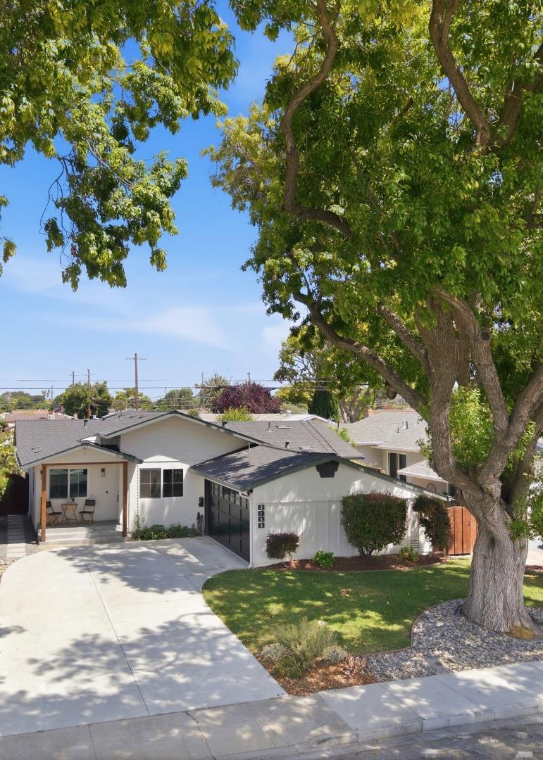 2133 Santa Cruz Avenue